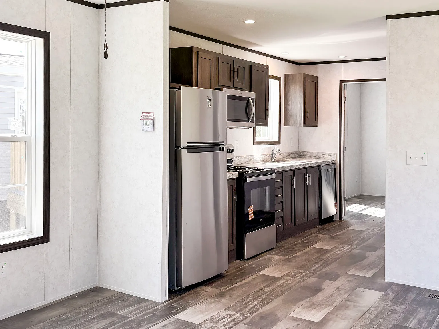 3 bed, 950 sqft, $1,385 — Photo 3