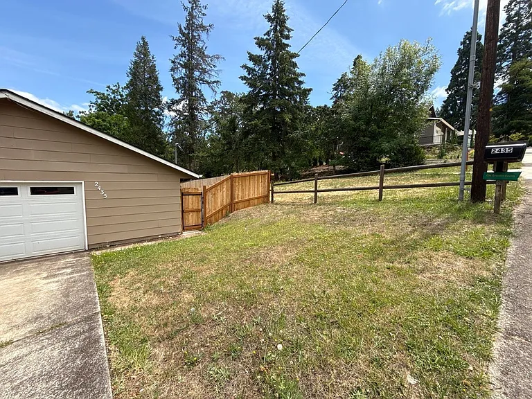 2435 City View St — Photo 3
