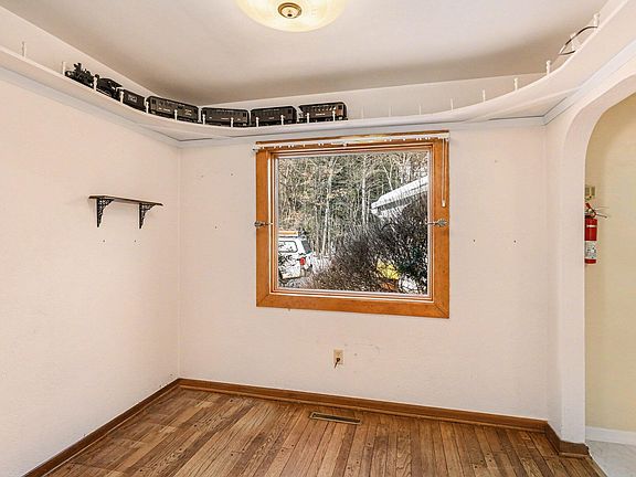 5th image of 119 Maple St