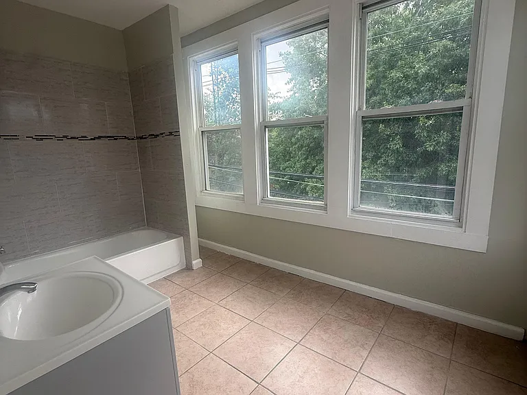 27-29 N Munn Ave #2F — Photo 4