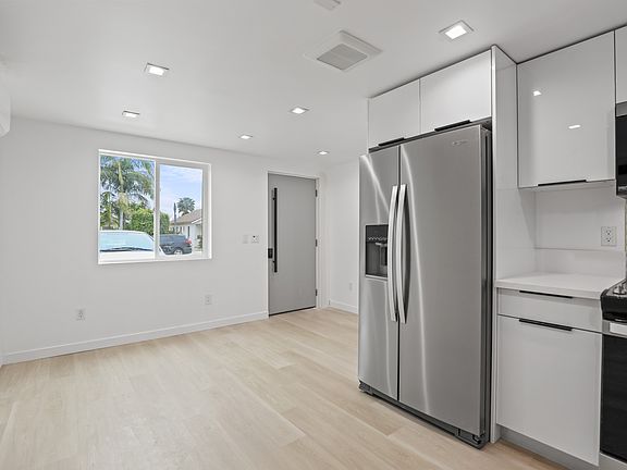 4th image of 2561 S Westgate Ave #30-11