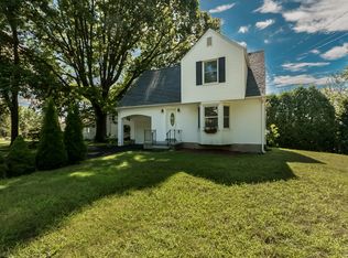635 Connors Ln, Stratford, CT 06614