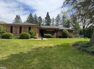 19877 White Oaks Dr, Clinton Township, MI 48036