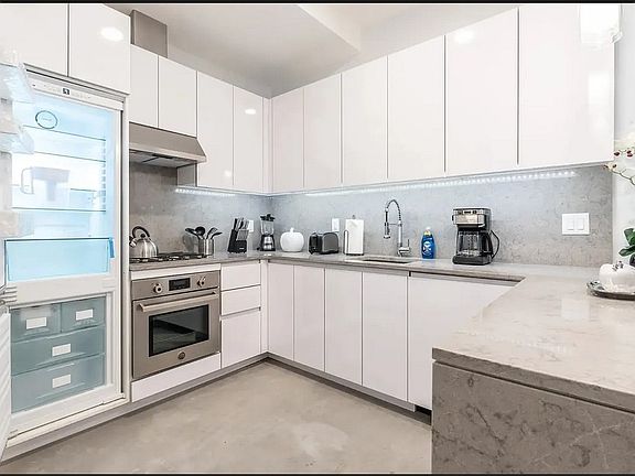 4th image of 16 E 18th St Fl 8