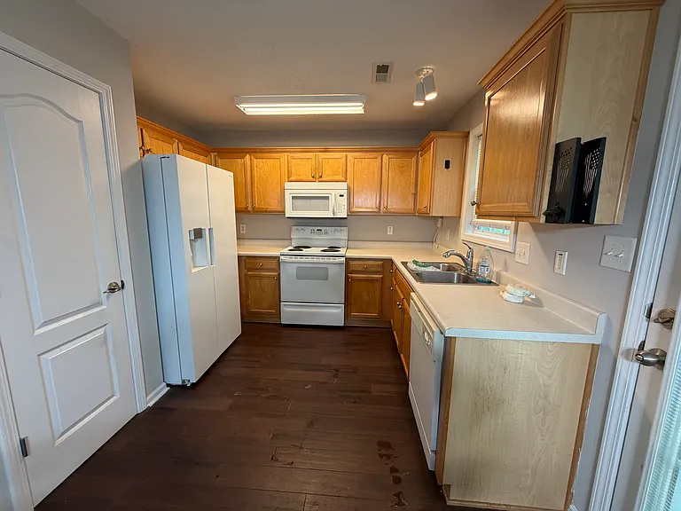 10 Walton Woods Ct — Photo 12