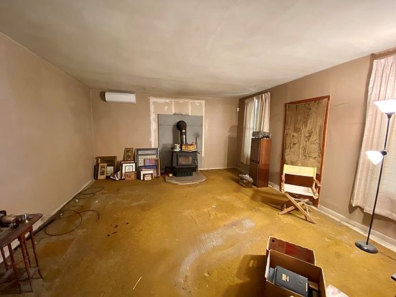 3rd image of 410 E Washington Ave
