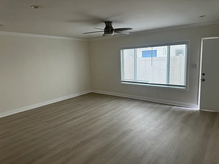 416 N Broadway — Photo 7