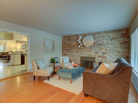 3rd image of 3207 Kentfield Dr