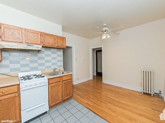 4th image of 4233 N Paulina St #427