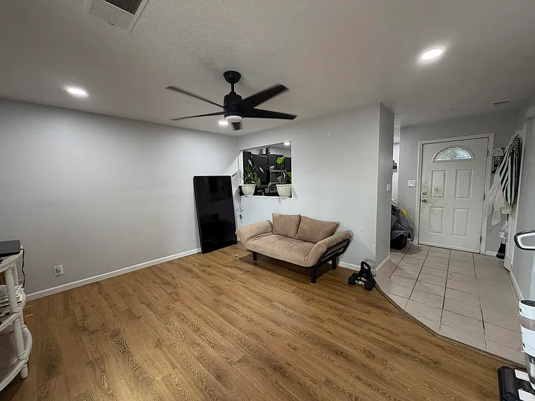 1008 Harrison Dr NE — Photo 2