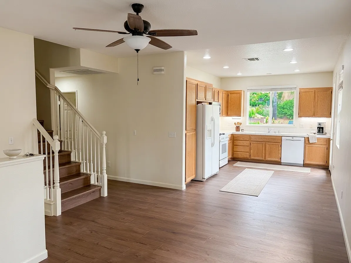 4 bed, 2137 sqft, $3,700 — Photo 4