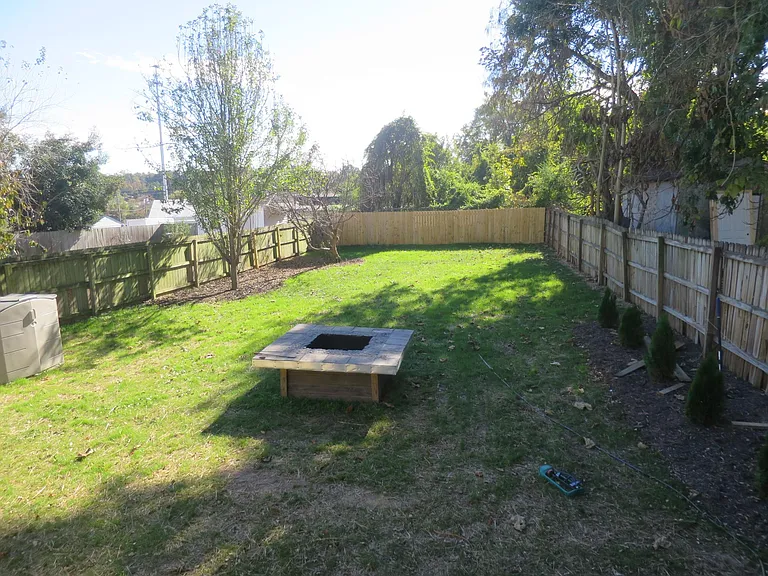 402 Pershing Rd — Photo 21