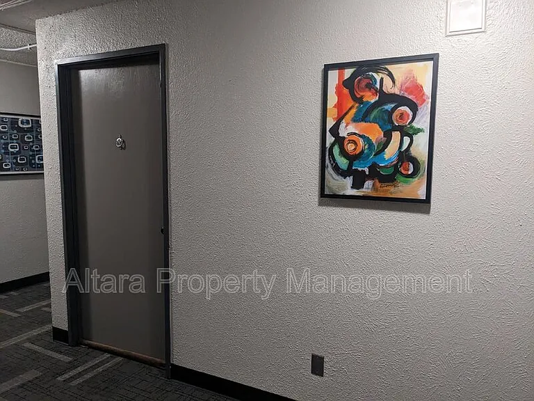 2880 S Locust St #N100 — Photo 14