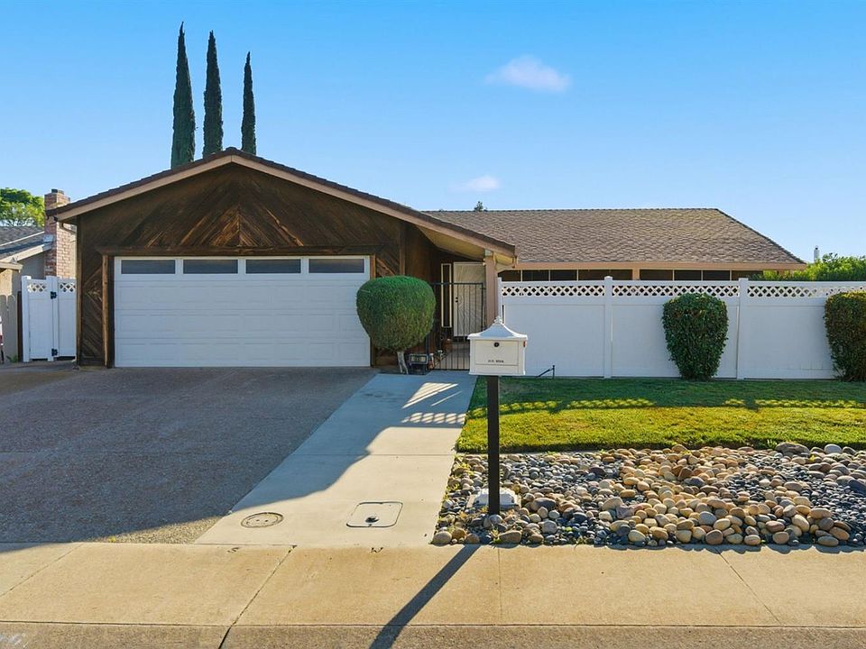 1st image of 930 Kapareil Dr