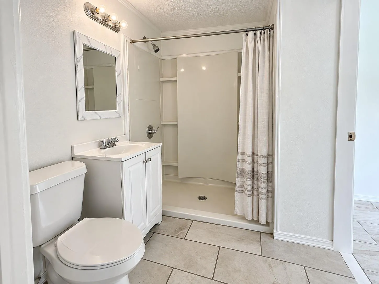 2 bed, 1.0 bath, 980 sqft, $1,350 — Photo 4