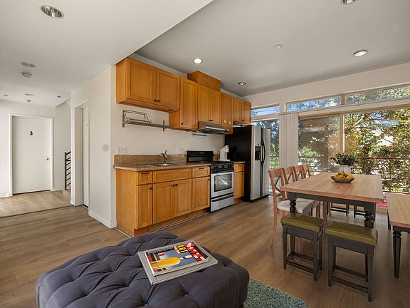 2nd image of 2405 Magnolia Ave
