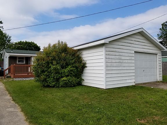 3rd image of 105 E Green St