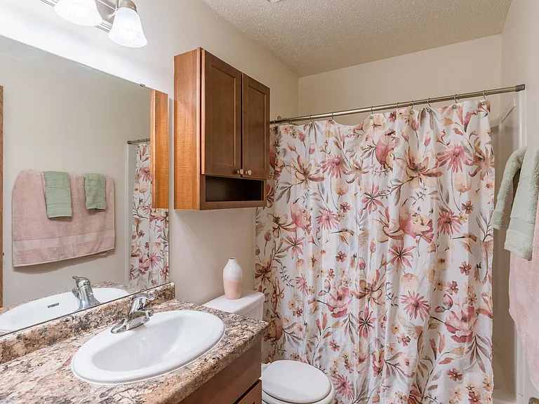 Fargo, ND Parkwood | Bathroom