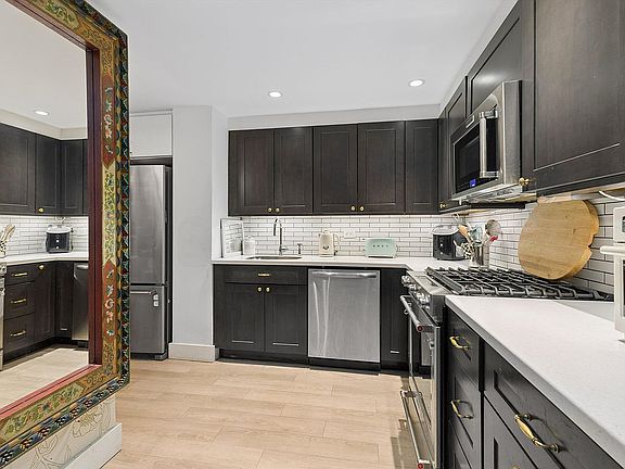5th image of 401 E 74th St APT 8A
