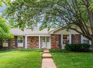 1957 Squires Way Ct, Chesterfield, MO 63017