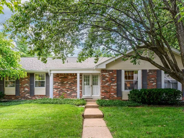 1957 Squires Way Ct, Chesterfield, MO 63017