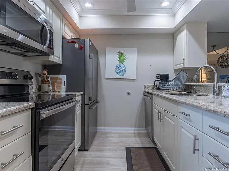 5596 NE Gulfstream Way — Photo 16