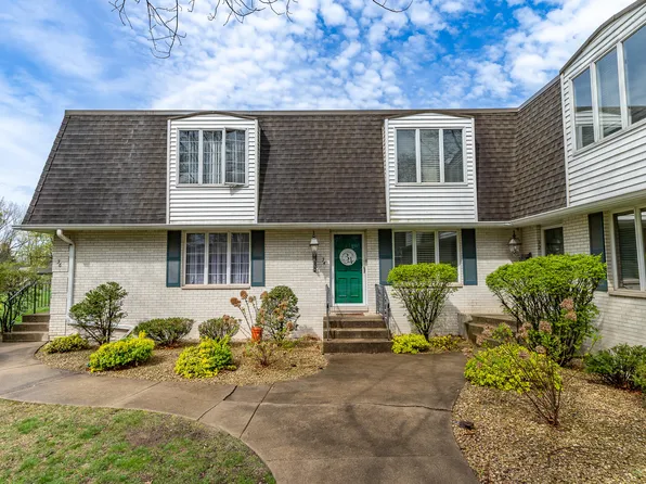 34 Woodhollow Dr, Schererville, IN 46375