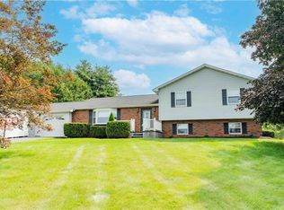10 Kari Blvd, Poughkeepsie, NY 12601