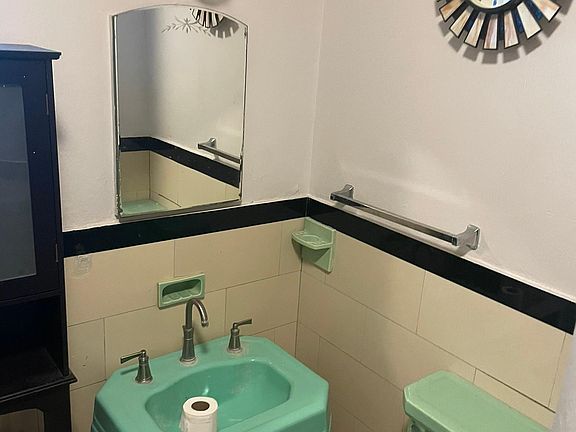 3rd image of 203 E Agarita Ave #3