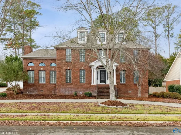 2806 Castle Pines Cir SE, Owens Cross Roads, AL 35763