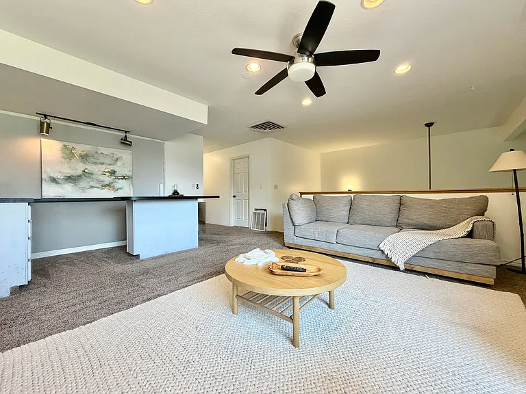 8758 S Oakwood Park Cir — Photo 12