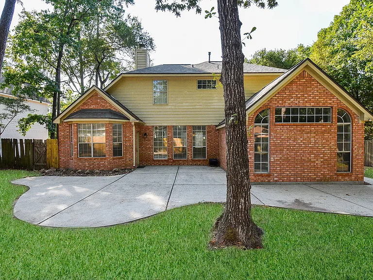 202 W Sterling Pond Cir — Photo 1