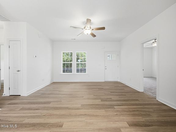 4th image of 571 Ludford Road