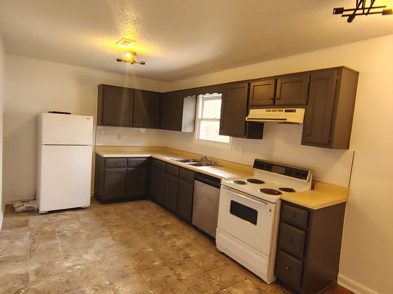 704 S 2nd St #8 — Photo 2