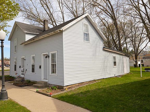 3rd image of 208 W Oak St