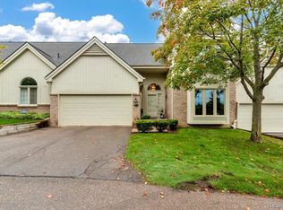 24547 Martel Dr, Farmington, MI 48335
