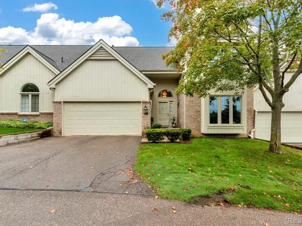 24547 Martel Dr, Farmington, MI 48335