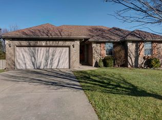 977 W Bates Dr, Nixa, MO 65714