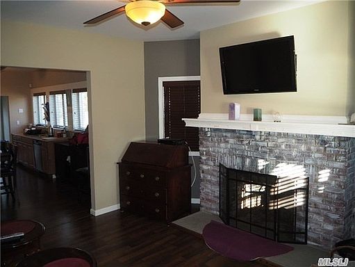 5th image of 249 Bayville Ave