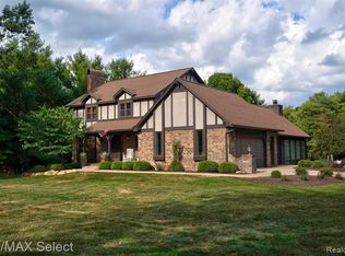 1001 S East St, Fenton, MI 48430