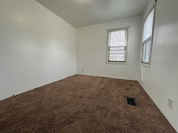 5th image of 411 E Kankakee River Dr