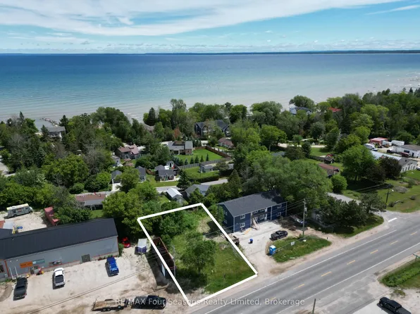 9596 Beachwood Rd, Collingwood, ON L9Y 0X2