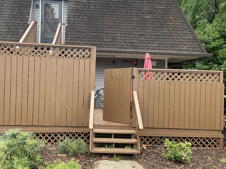 Entry to deck and apt