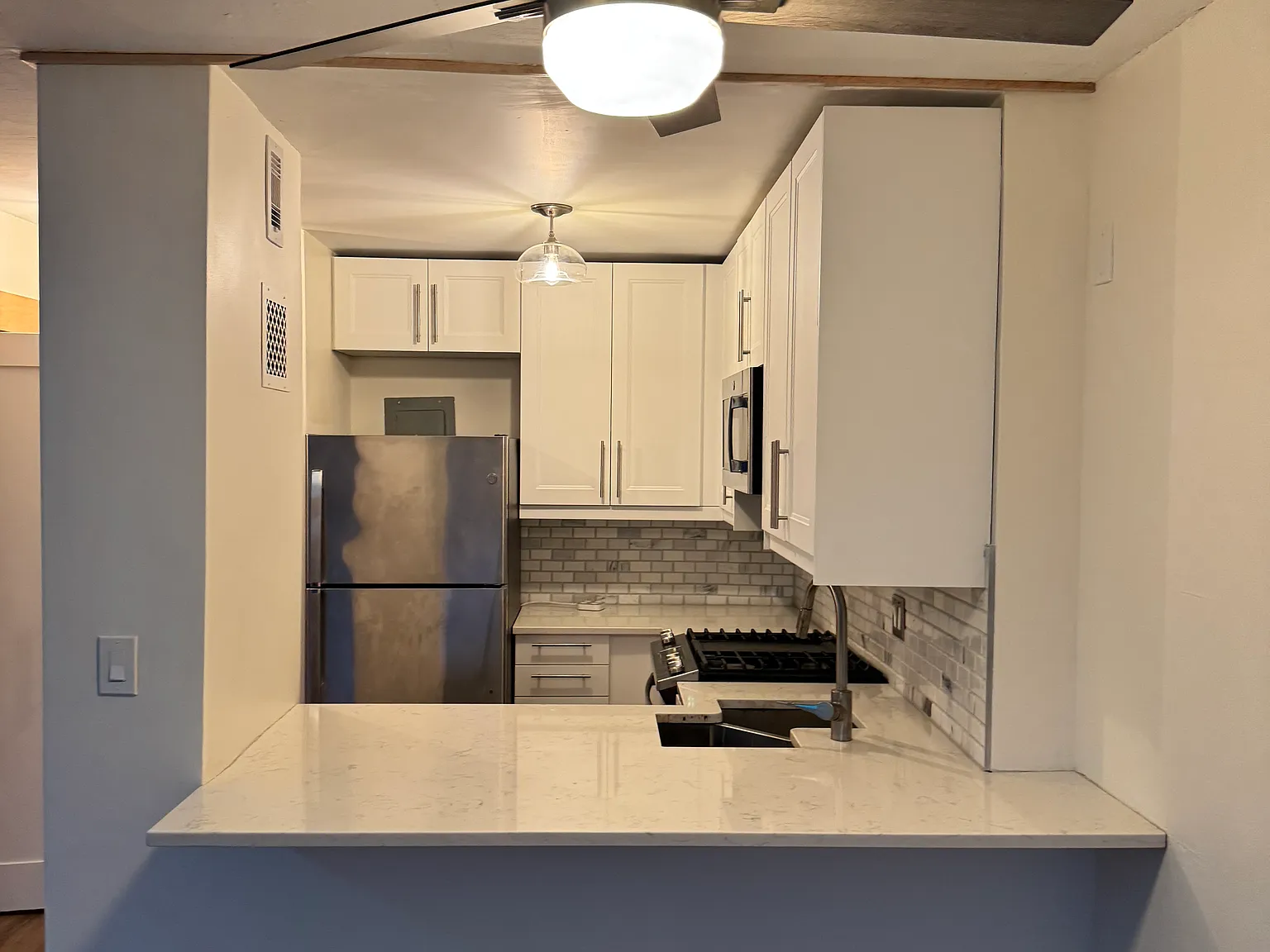 Studio, 550 sqft, $2,475 — Photo 4