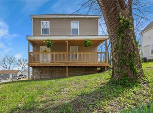 515 N 3rd St, De Soto, MO 63020