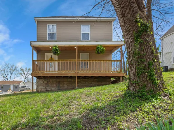 515 N 3rd St, De Soto, MO 63020