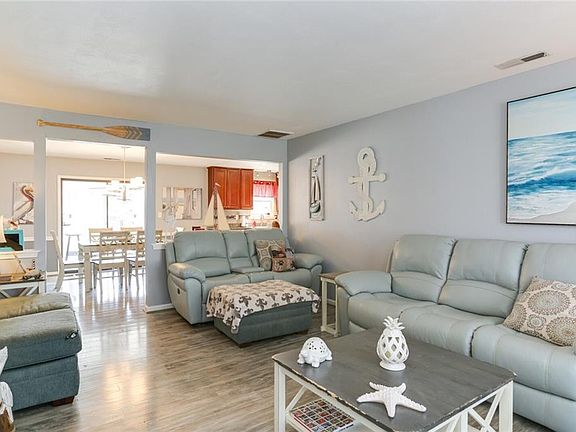 4th image of 1772 Legare Ln