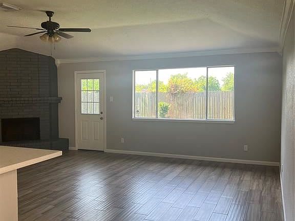 4th image of 1726 Meadow Green Dr