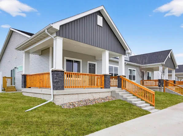 9725 Regatta Ln, Johnston, IA 50131