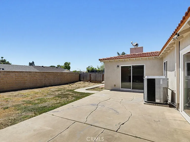 243 N Pageant St — Photo 46